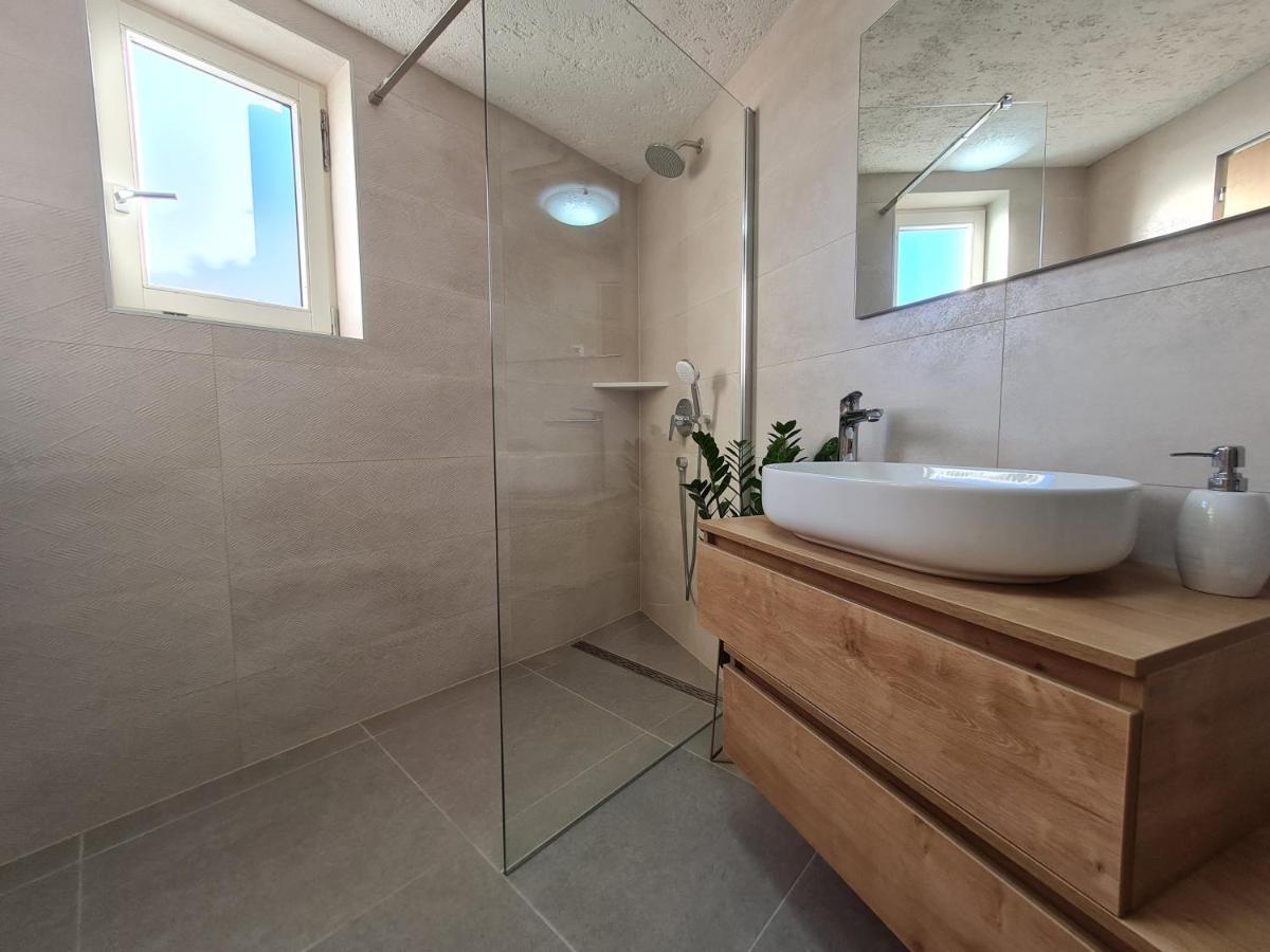 Stonehouse Ana With Jacuzzi Rovinj-Krmed Vila Exterior foto