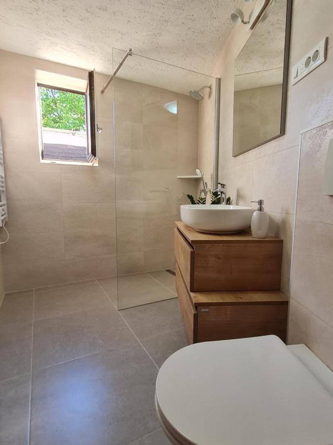 Stonehouse Ana With Jacuzzi Rovinj-Krmed Vila Exterior foto