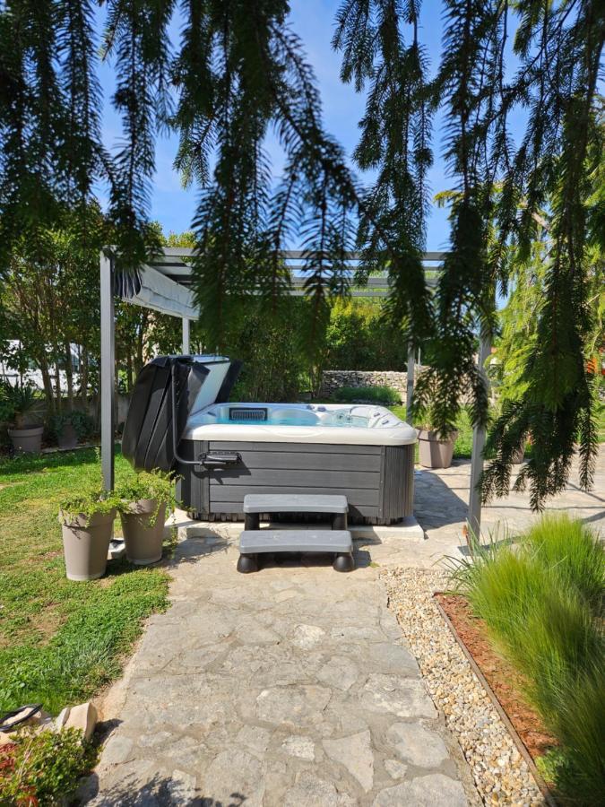 Stonehouse Ana With Jacuzzi Rovinj-Krmed Vila Exterior foto