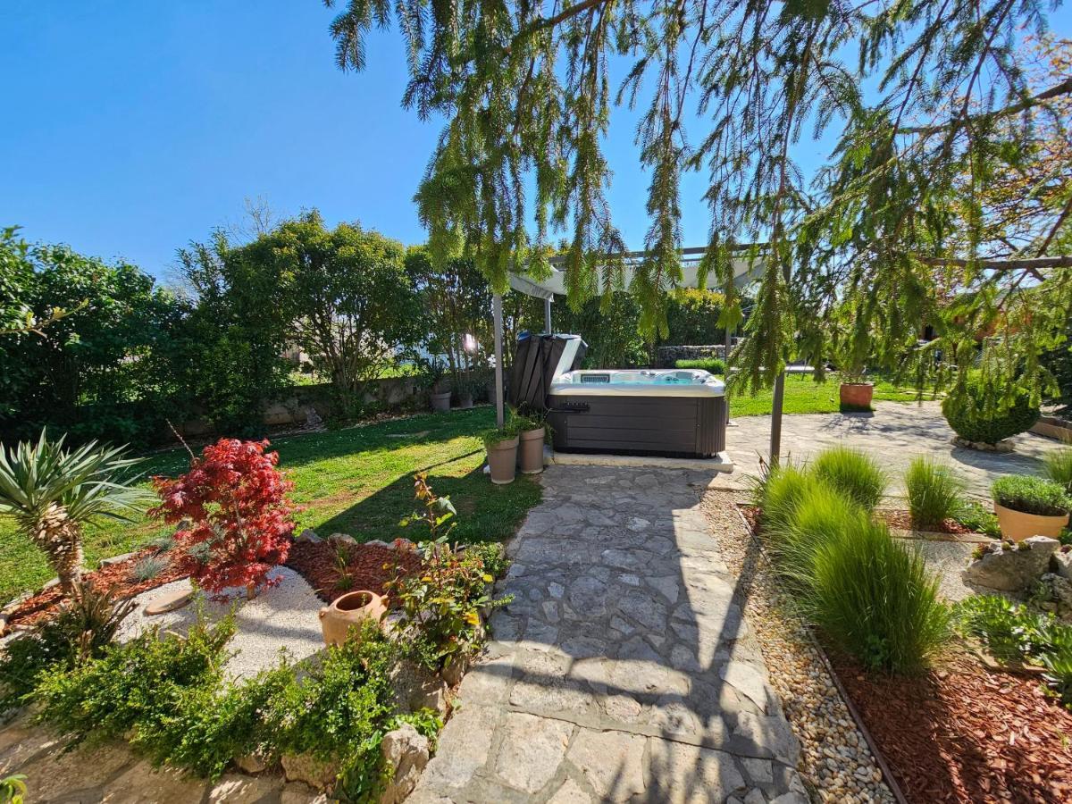 Stonehouse Ana With Jacuzzi Rovinj-Krmed Vila Exterior foto